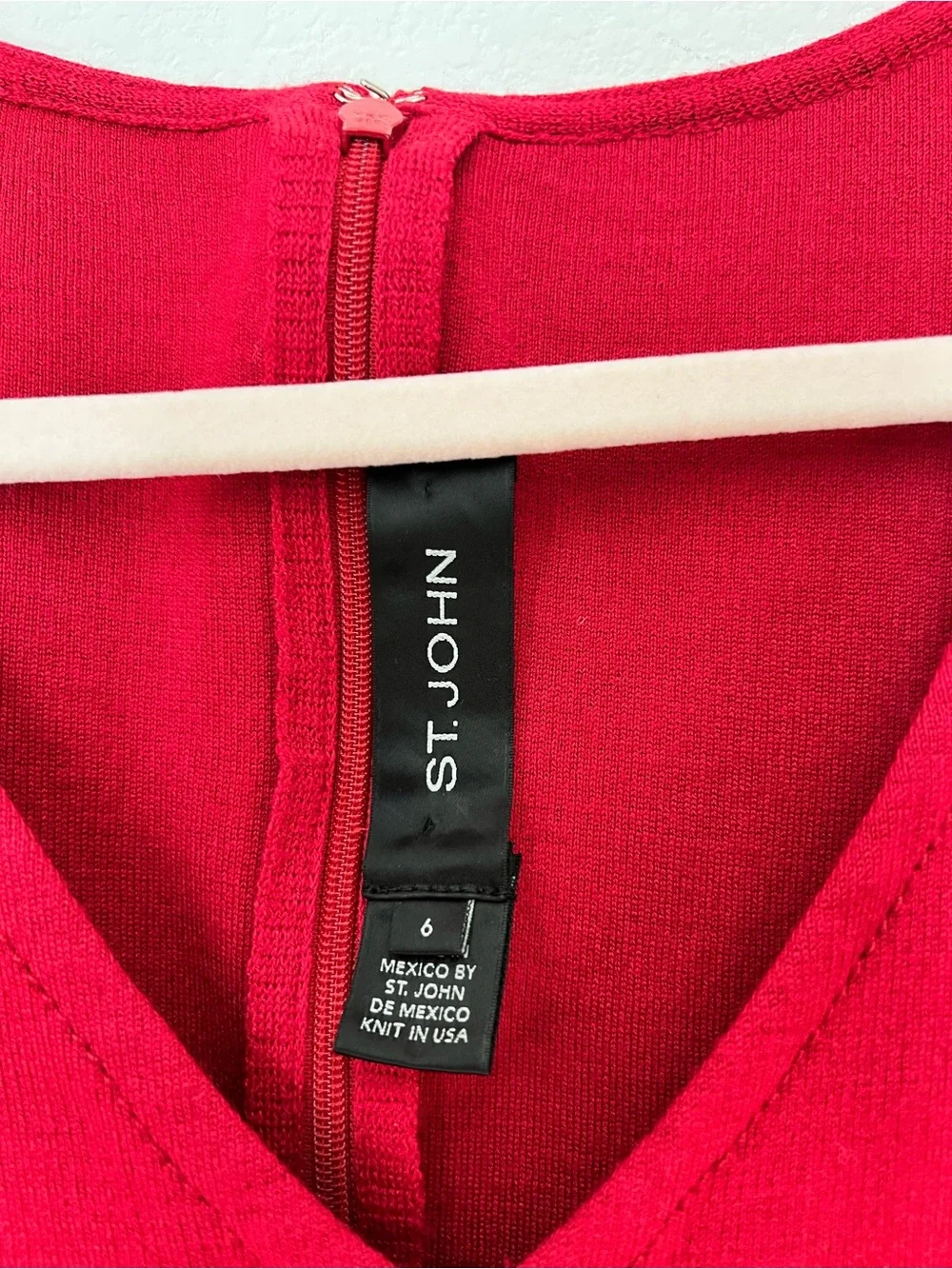 St. John Red Knit V-Neck Dress Women’s Size 4 Wool Blend Business Office Dress - Picture 7 of 8